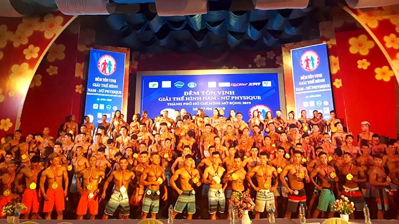 Nhã Miên, Hồng Đức vô địch thể hình physique TP HCM